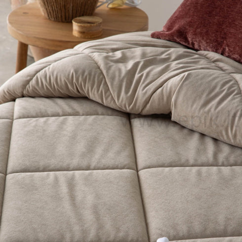 Prabangi velvetinė lovatiesė "Anelka Camel", smėlinės spalvos